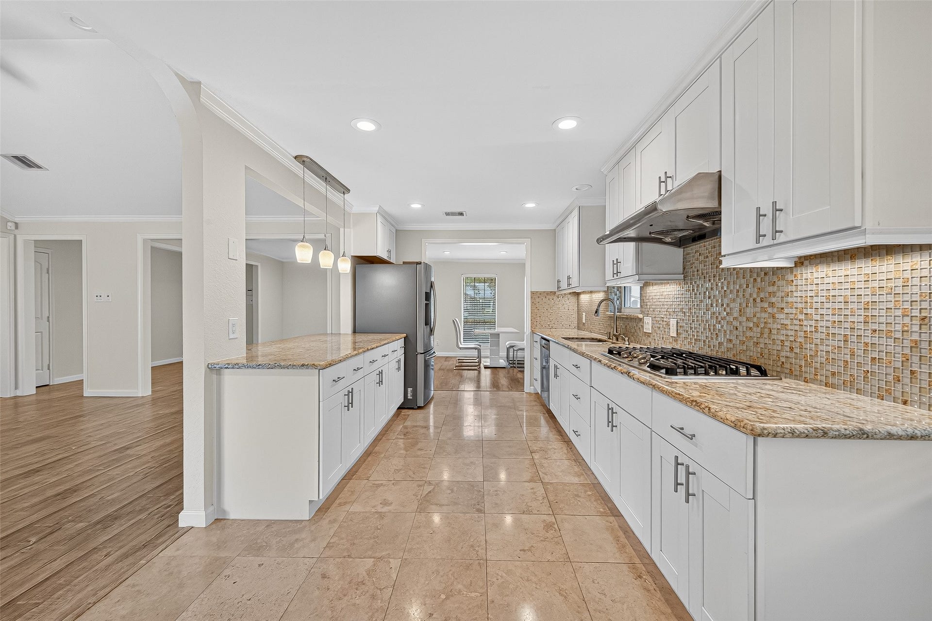 8530 Roos Road, Houston, TX 77036 8530 Roos Road, Houston, TX 77036