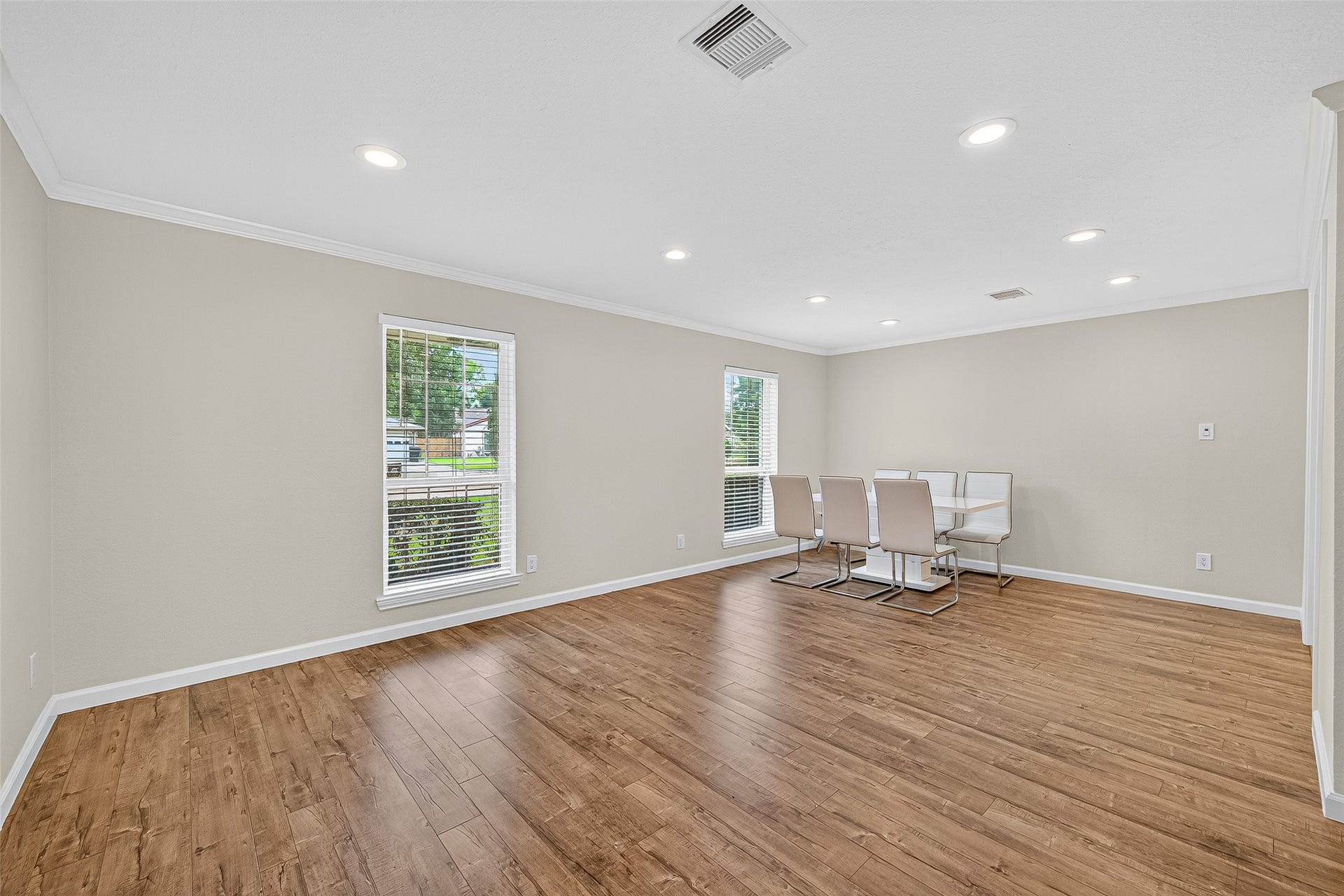 8530 Roos Road, Houston, TX 77036 8530 Roos Road, Houston, TX 77036