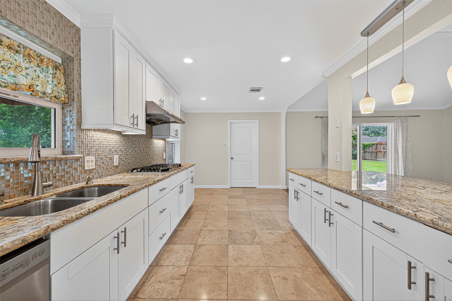 8530 Roos Road, Houston, TX 77036 8530 Roos Road, Houston, TX 77036