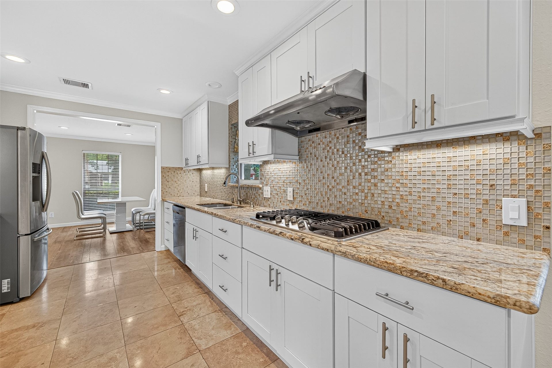 8530 Roos Road, Houston, TX 77036 8530 Roos Road, Houston, TX 77036