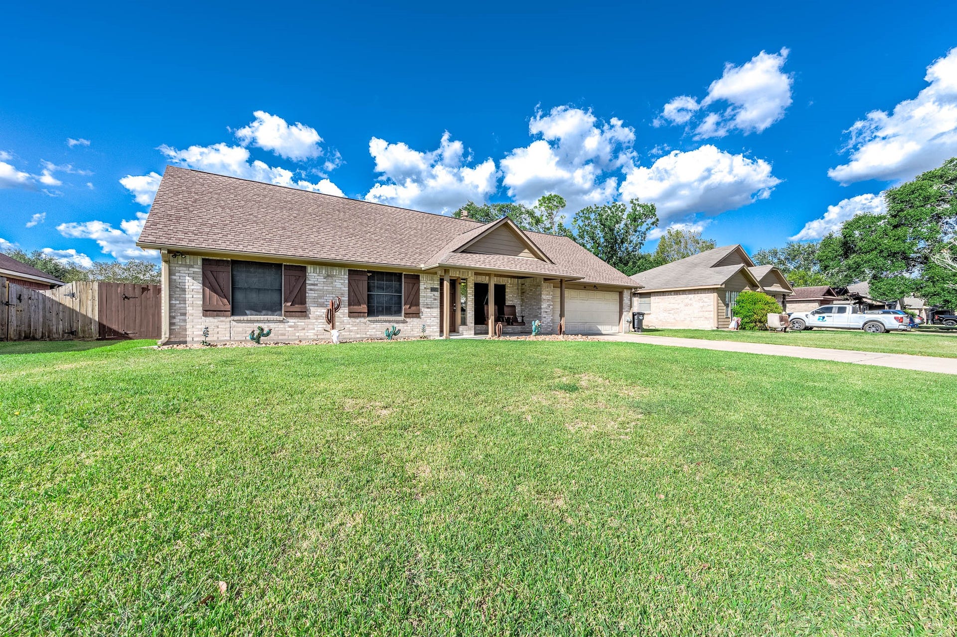 Big front yard!