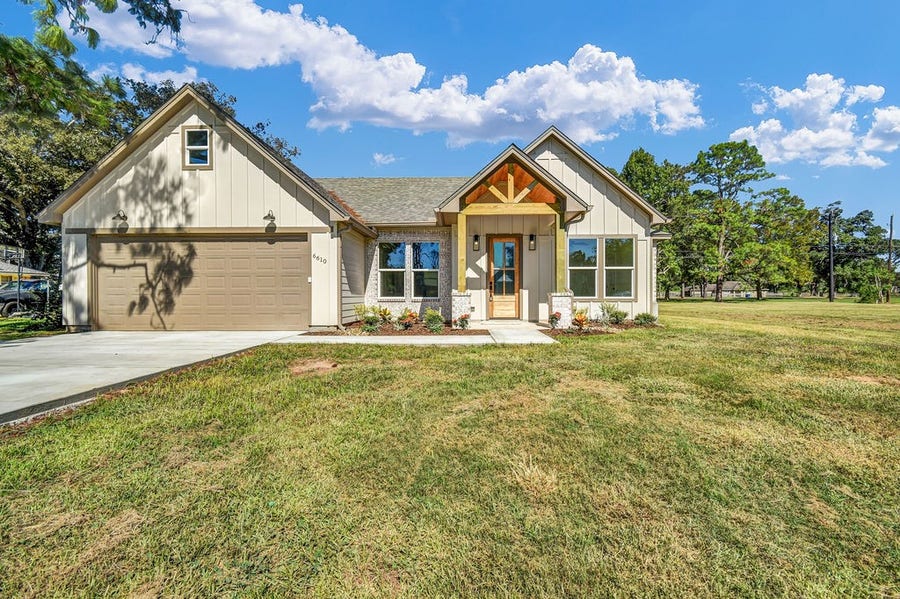 Property photo for 6610 Spencer Dr, Jones Creek, TX