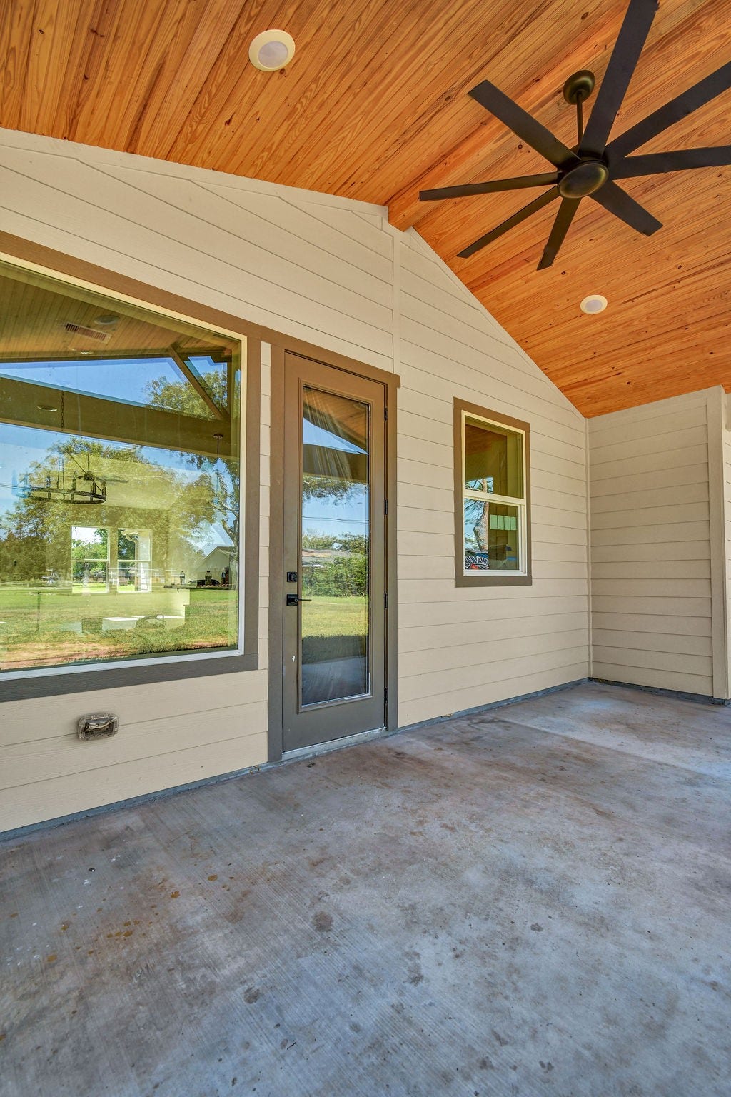 6610 Spencer Dr, Jones Creek, TX 77541 6610 Spencer Dr, Jones Creek, TX 77541