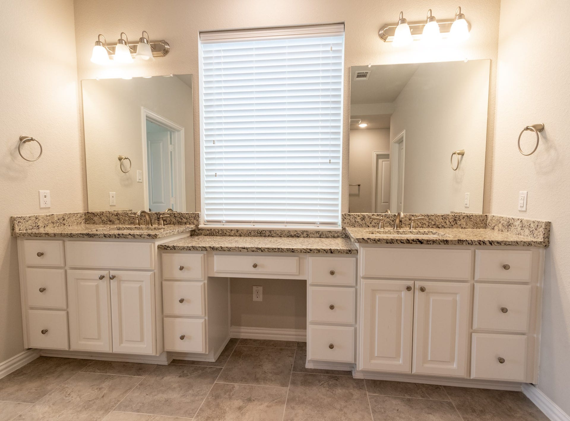 2831 Maple Oak Lane, Manvel, TX 77578 Primary Bath - Double Sink w/Vanity