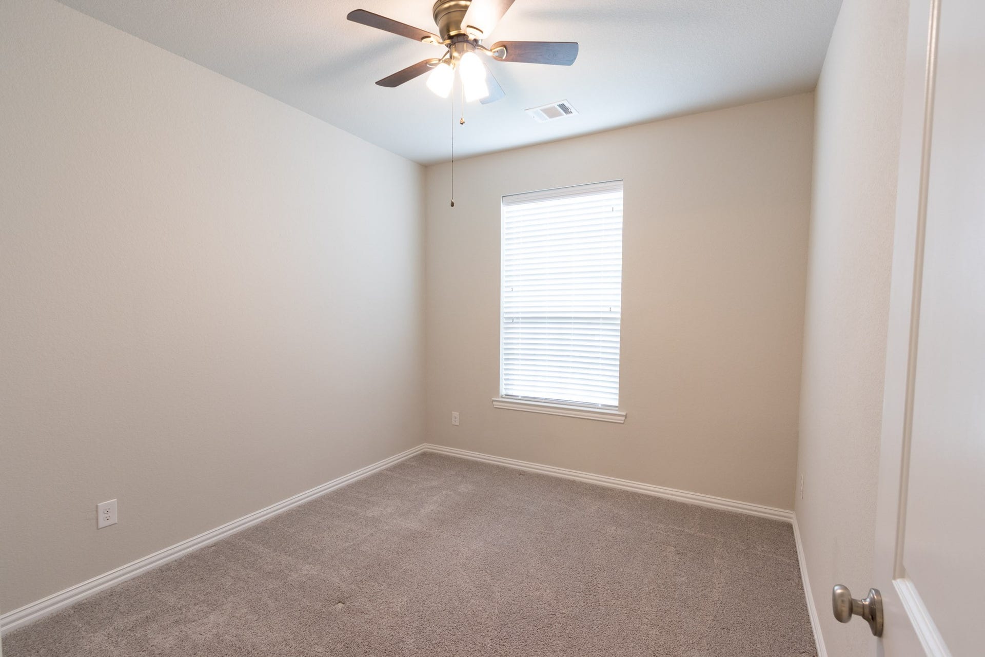 2831 Maple Oak Lane, Manvel, TX 77578 Downstair Guest Bedroom