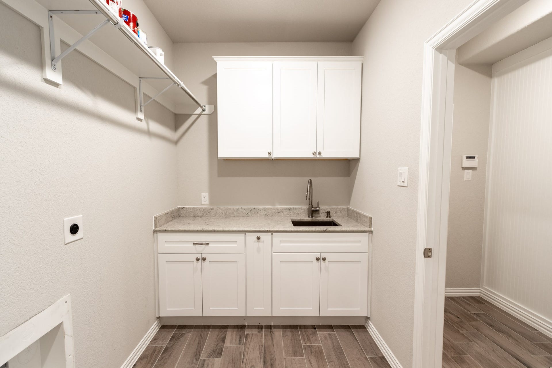 2831 Maple Oak Lane, Manvel, TX 77578 Sink and Cabinets in Laundry Room