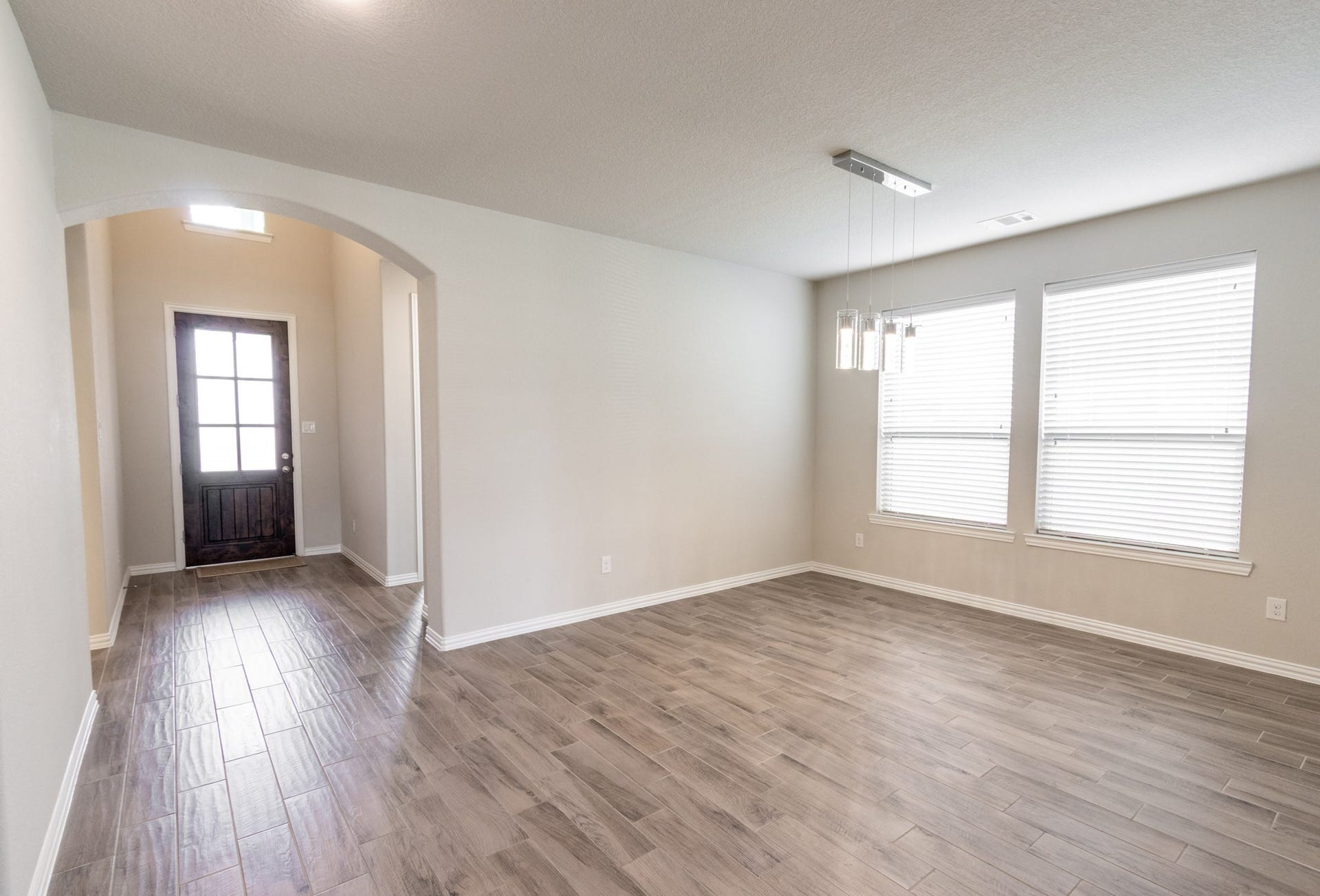 2831 Maple Oak Lane, Manvel, TX 77578 Front Entry & Dining Rm