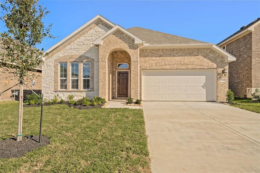 Property photo for 8430 Sunset Isles Drive, Baytown, TX