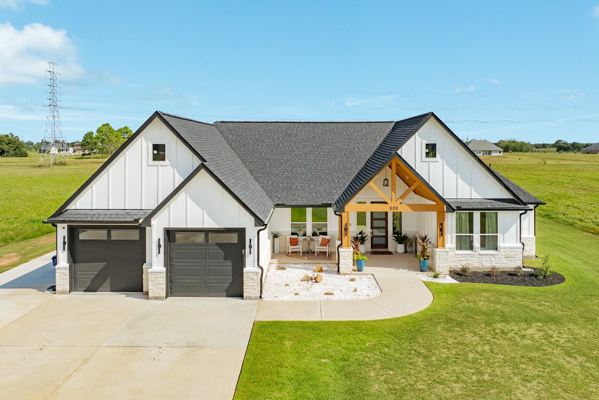 608 Angus Trail, Angleton, TX 77515 Welcome to 608 Angus Trail