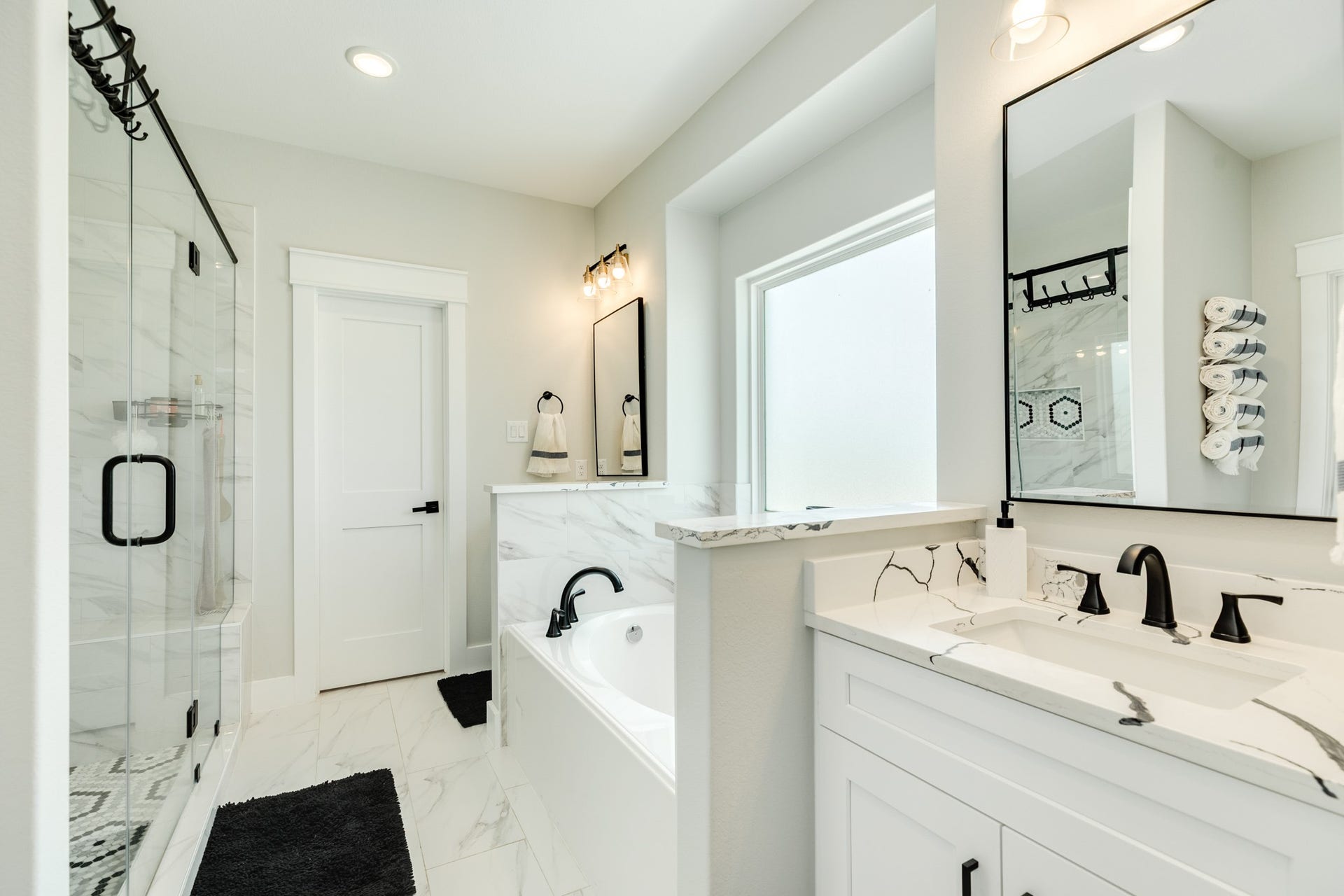 608 Angus Trail, Angleton, TX 77515 Gorgeous En suite with split vanities