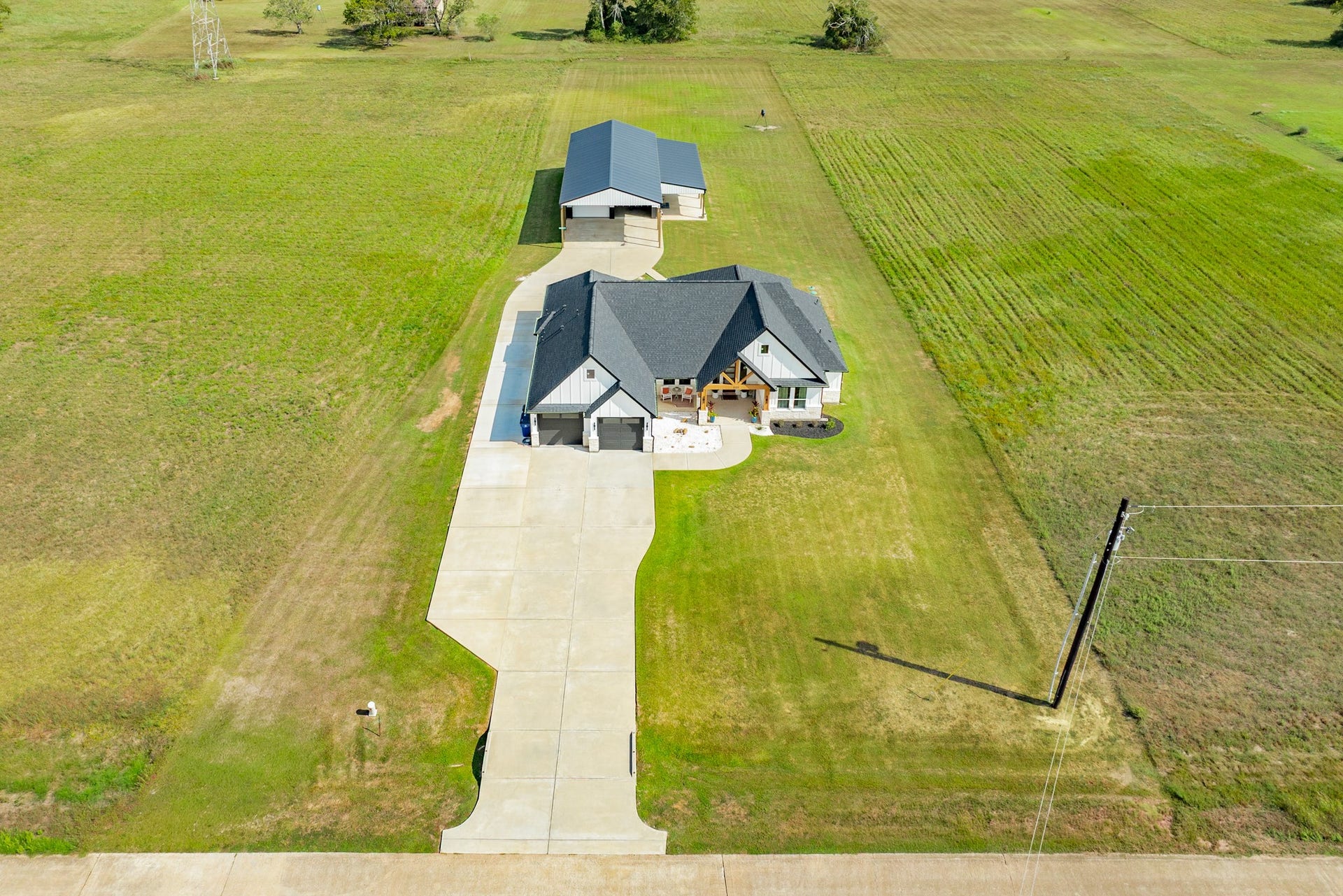 608 Angus Trail, Angleton, TX 77515 Extended driveway allows additional parking and easy access to the workshop