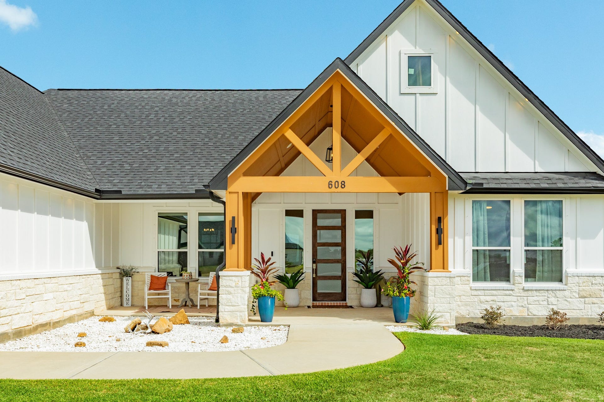 608 Angus Trail, Angleton, TX 77515 Gorgeous entry with a covered patio