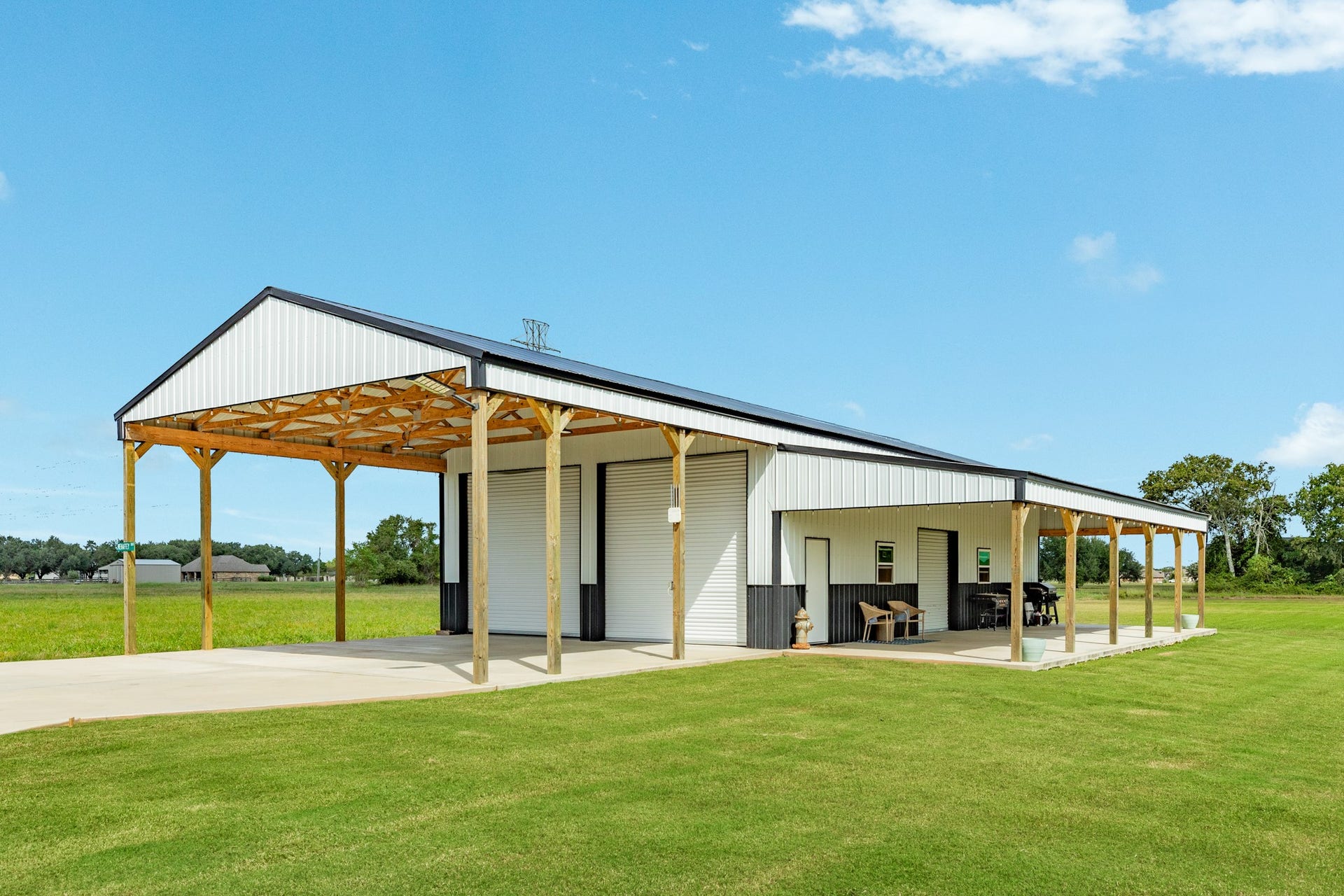 608 Angus Trail, Angleton, TX 77515 30x50 1500 sq. ft. workshop with extended covered patios, roll up doors on the front, side and rear of the workshop