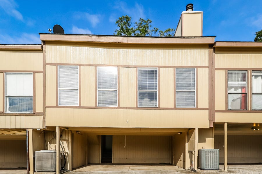Property photo for 2 Lakeway Street, Conroe, TX