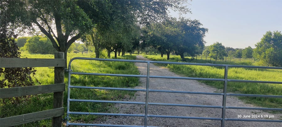 Property photo for 28828 Fm 1462 Road, Damon, TX