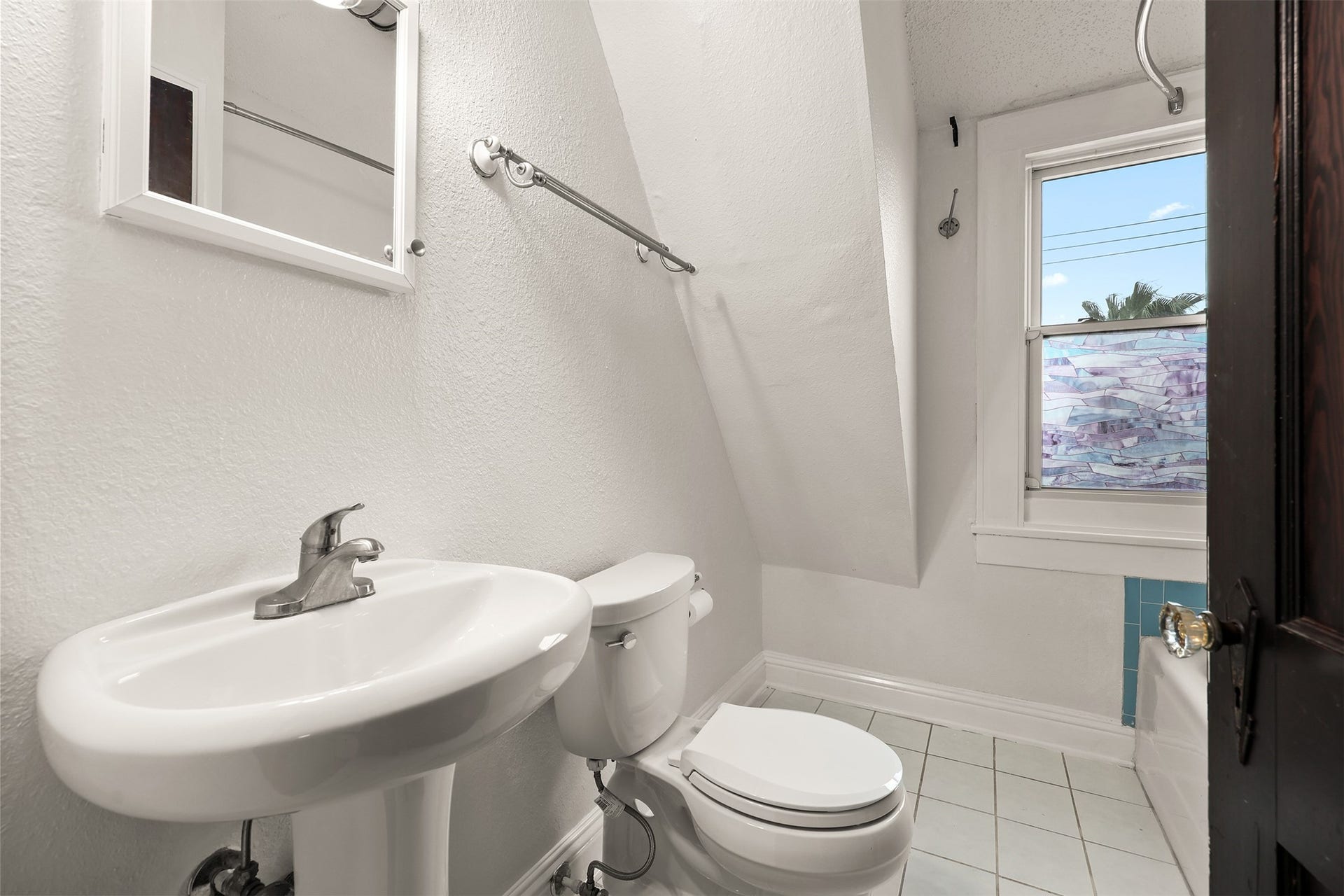 4323 Sherman Boulevard, Galveston, TX 77550 Upstairs bathroom.