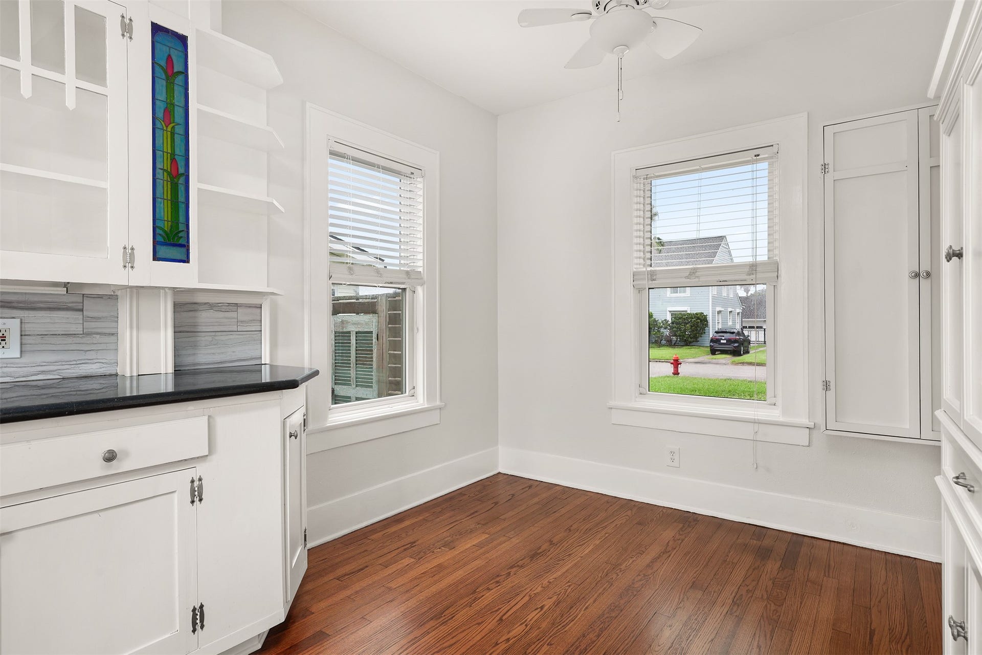 4323 Sherman Boulevard, Galveston, TX 77550 Bright breakfast nook next to the kitchen.