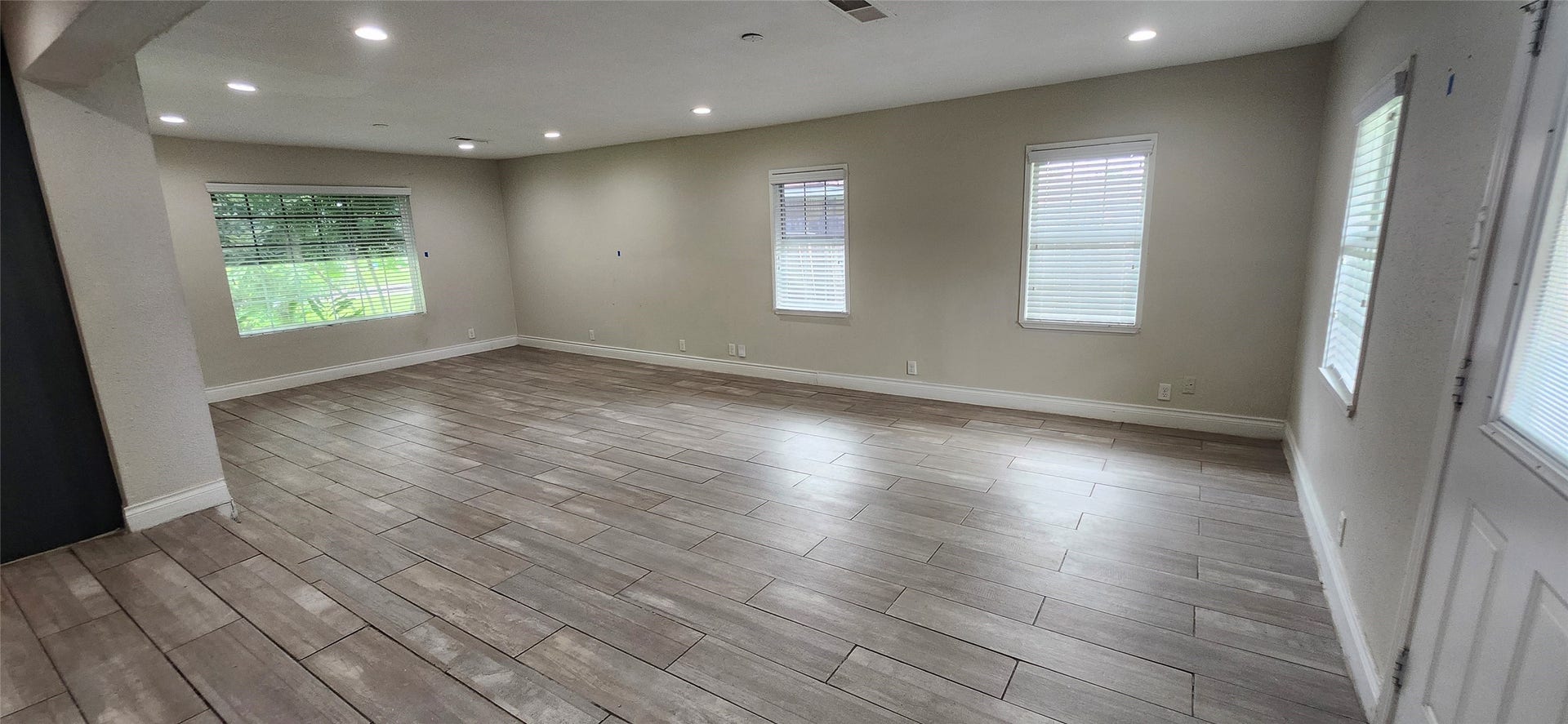 5655 Meadow Creek Lane, Houston, TX 77017 5655 Meadow Creek Lane, Houston, TX 77017