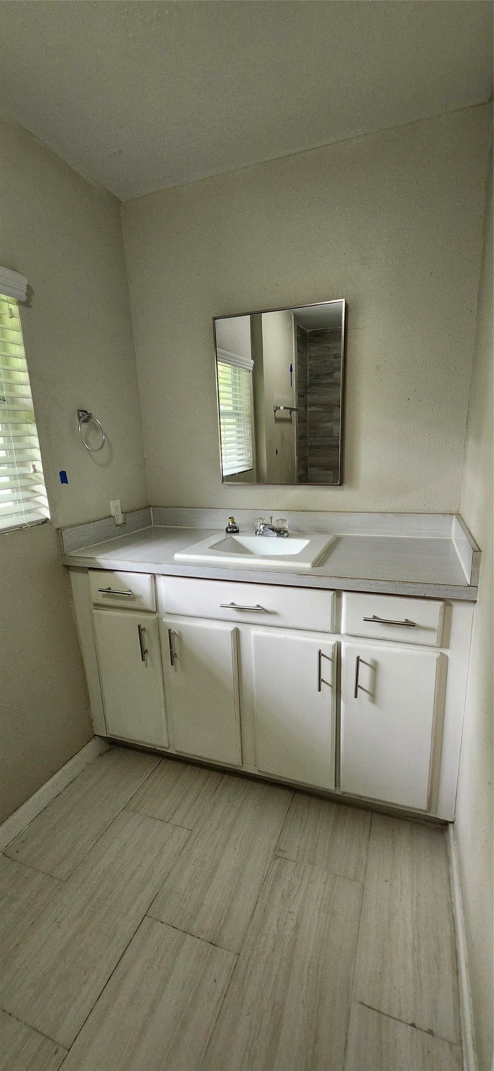 5655 Meadow Creek Lane, Houston, TX 77017 5655 Meadow Creek Lane, Houston, TX 77017