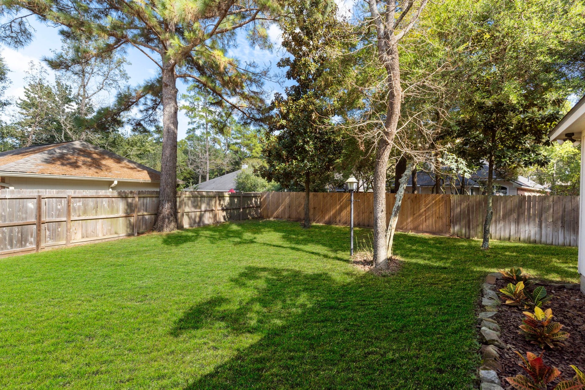 7 S Acacia Park Circle, The Woodlands, TX 77382 Sod in some photos is virtually enhanced.