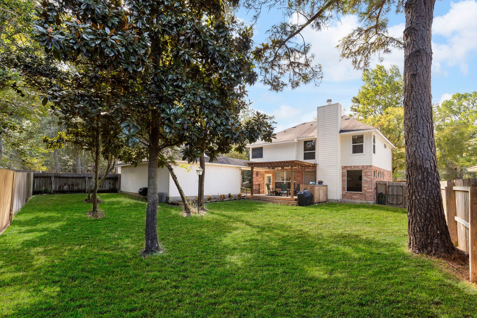 7 S Acacia Park Circle, The Woodlands, TX 77382 Sod in some photos is virtually enhanced.