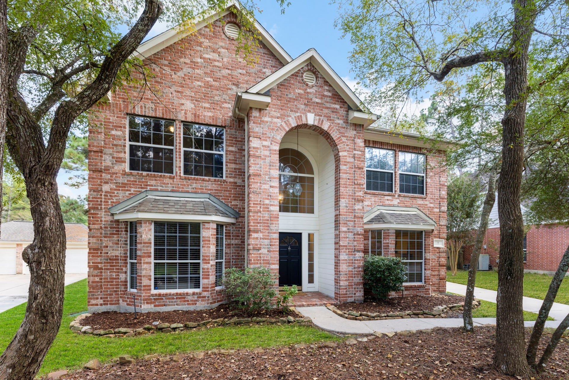 7 S Acacia Park Circle, The Woodlands, TX 77382 Sod in some photos is virtually enhanced.