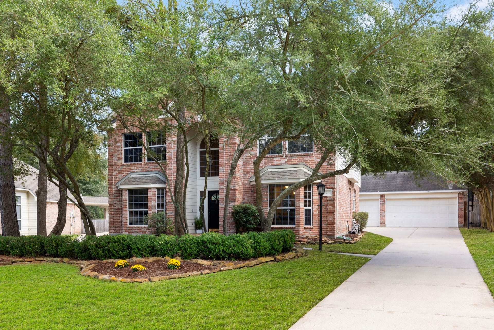 7 S Acacia Park Circle, The Woodlands, TX 77382 Sod in some photos is virtually enhanced.