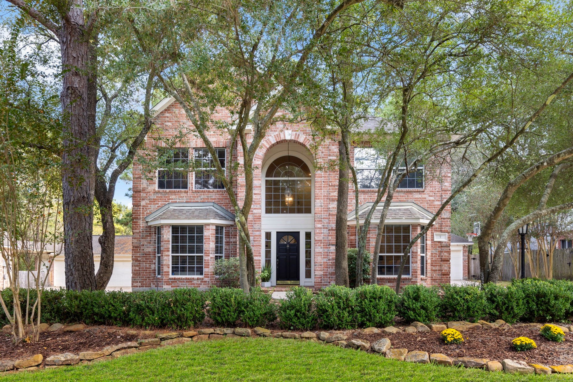 7 S Acacia Park Circle, The Woodlands, TX 77382 Welcome, you are going to LOVE it here.