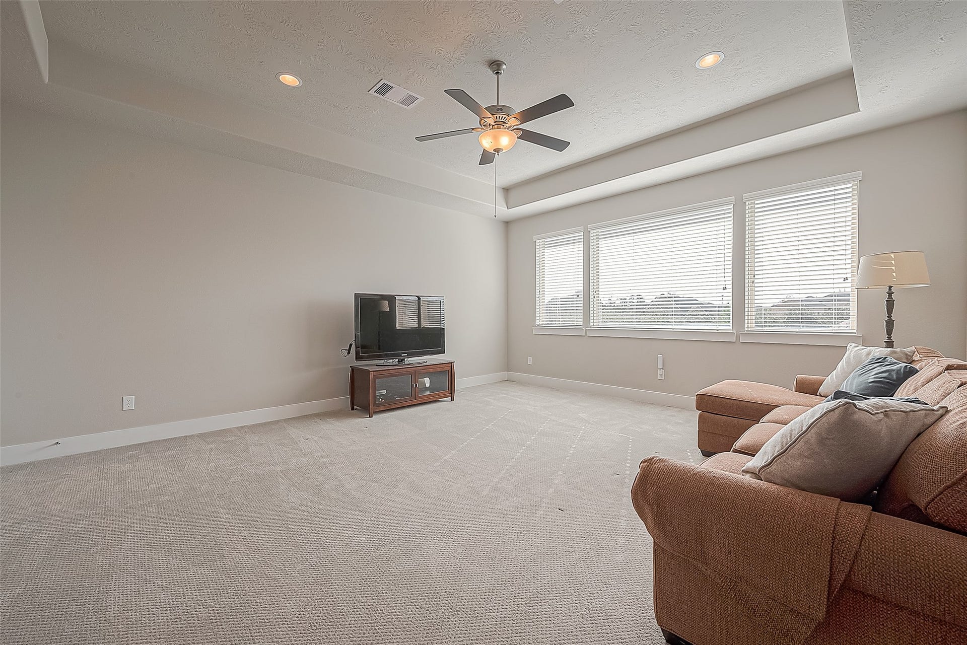 30 Argosy Bend Place, Tomball, TX 77375 The expansive flex/game room upstairs. Refreshed NEW CARPET (not pictured). Plenty of room for teen gaming, lots of seating, overnight sleepovers, ping-pong or pool table. It has a half bath.