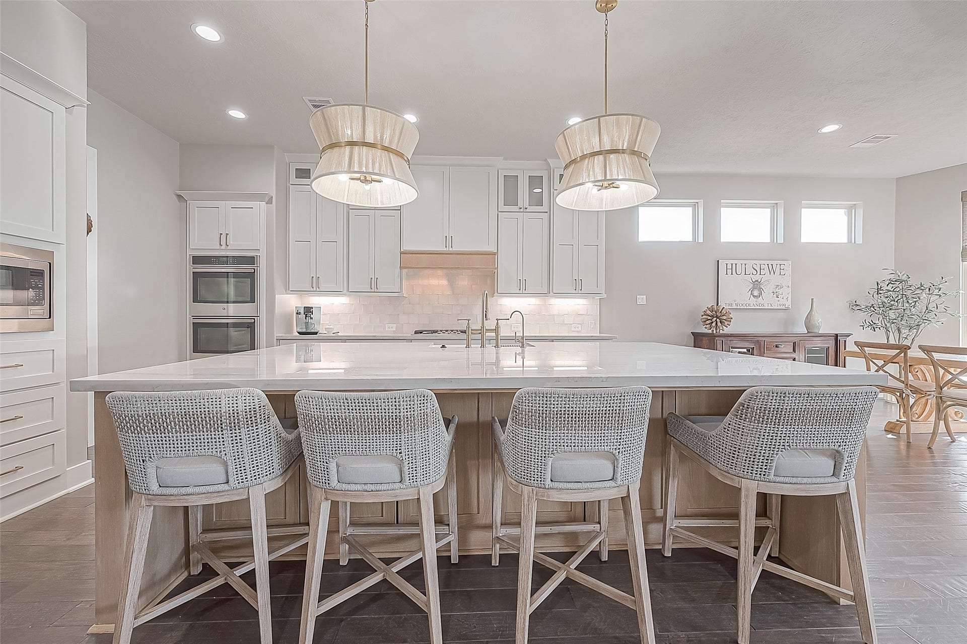 30 Argosy Bend Place, Tomball, TX 77375 Gorgeous custom pendants over the quartzite island.