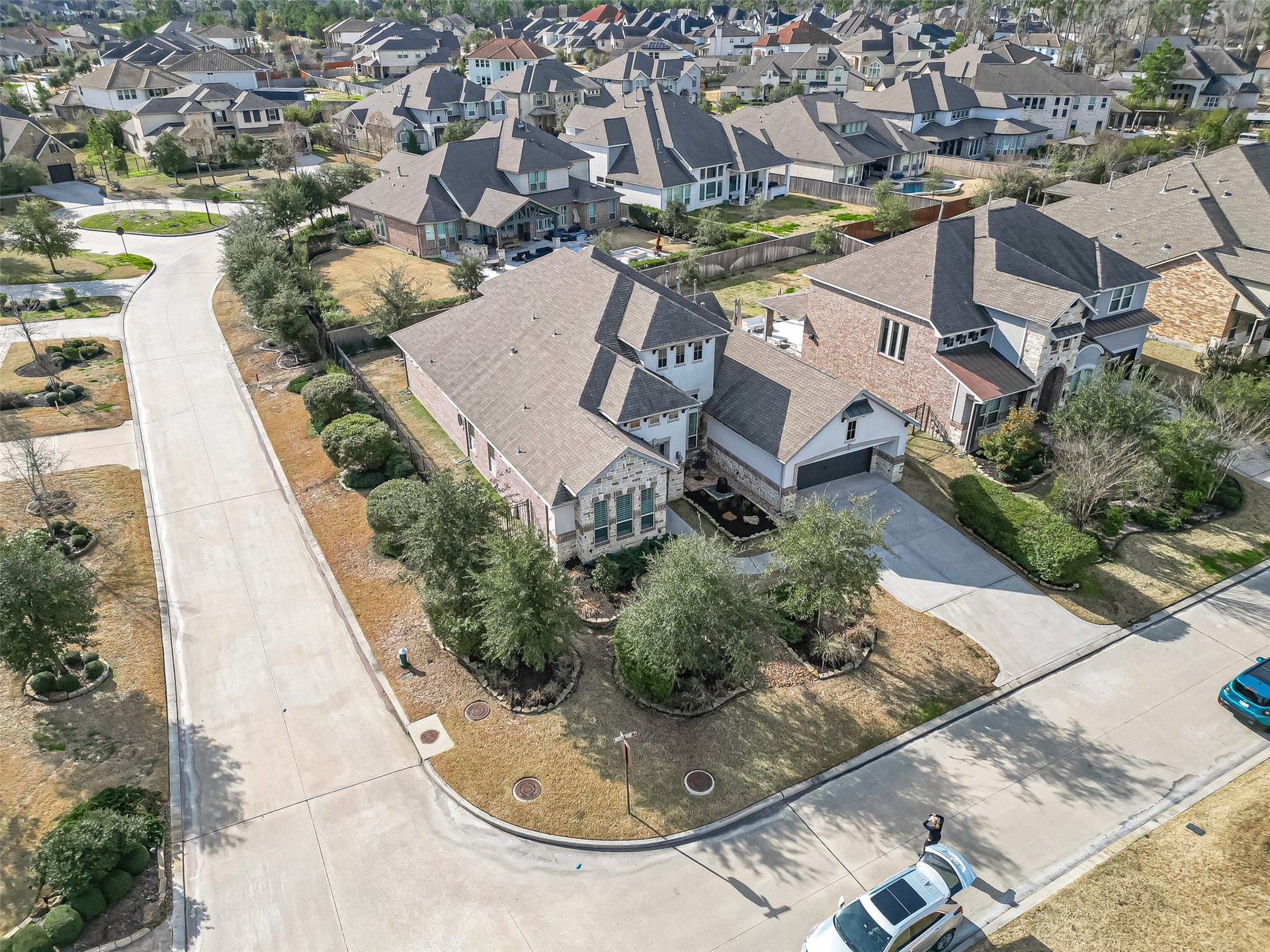 30 Argosy Bend Place, Tomball, TX 77375 Aerial view shows the corner lot location