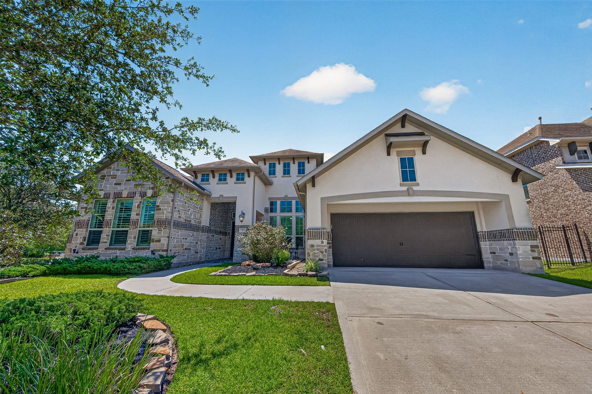 30 Argosy Bend Place, Tomball, TX 77375 3 car tandem garage and plenty of room for guest parking on the double-wide driveway.