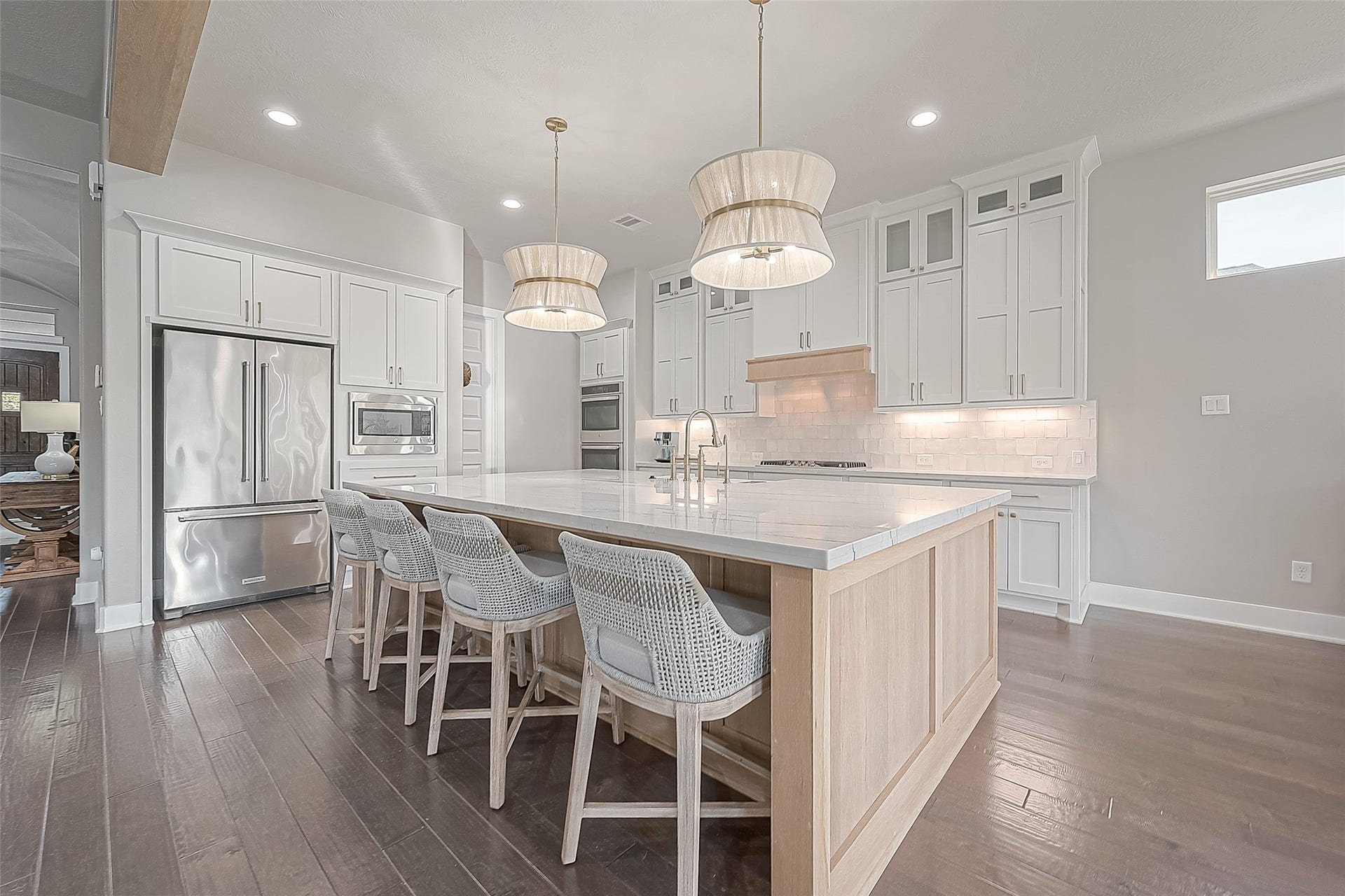 30 Argosy Bend Place, Tomball, TX 77375 The kitchen fridge is negotiable in the lease.