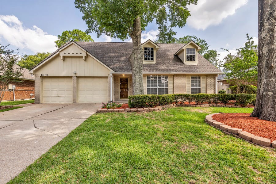 Property photo for 3004 Cloverdale Drive, League City, TX