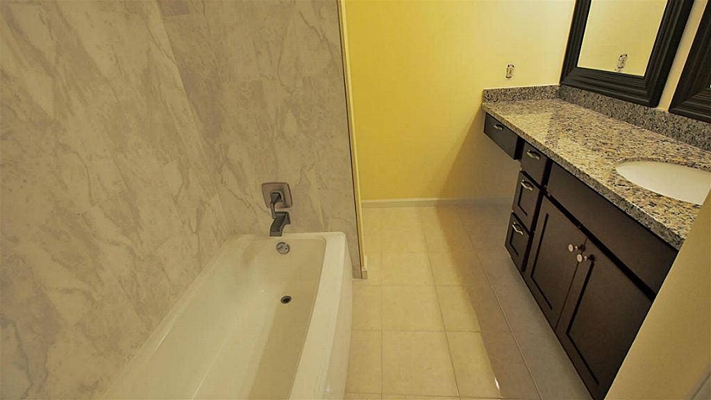Master Bath with sit down vanity -Empty