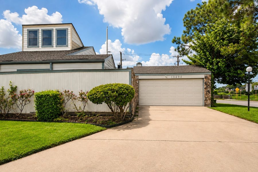 Property photo for 10602 Sandpiper Drive, Houston, TX