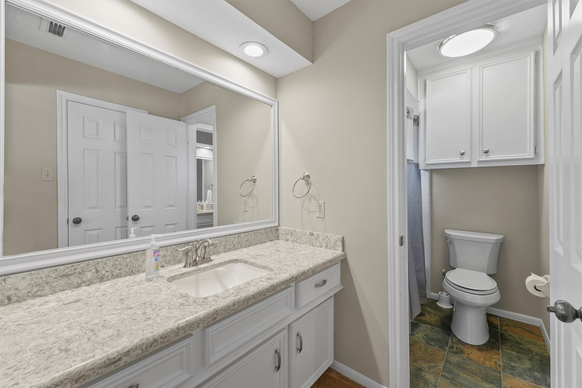 2023 Forest Garden Drive, Kingwood, TX 77345 Upstairs bath