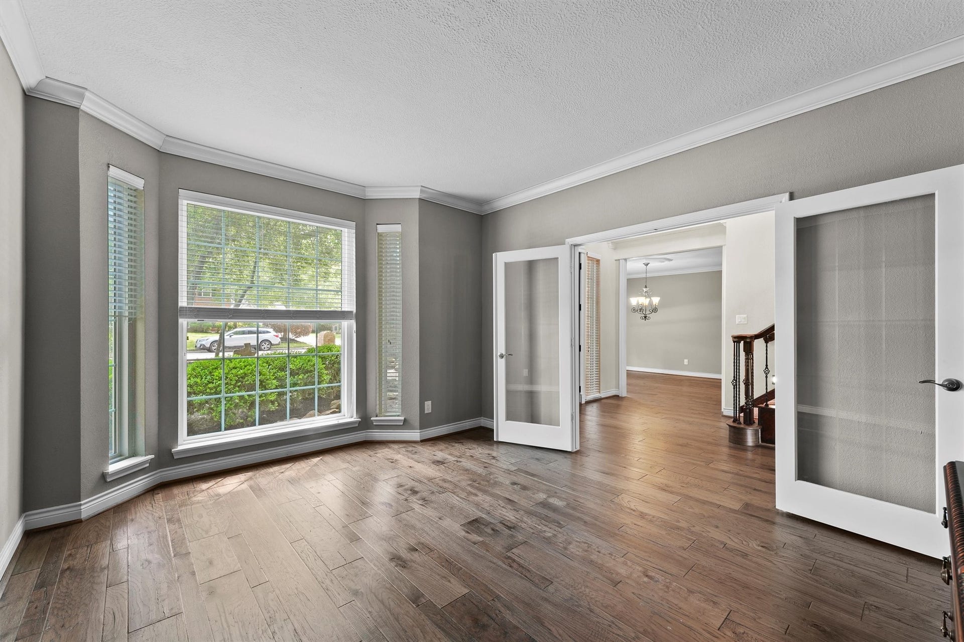 2023 Forest Garden Drive, Kingwood, TX 77345 The study has lots of natural light.