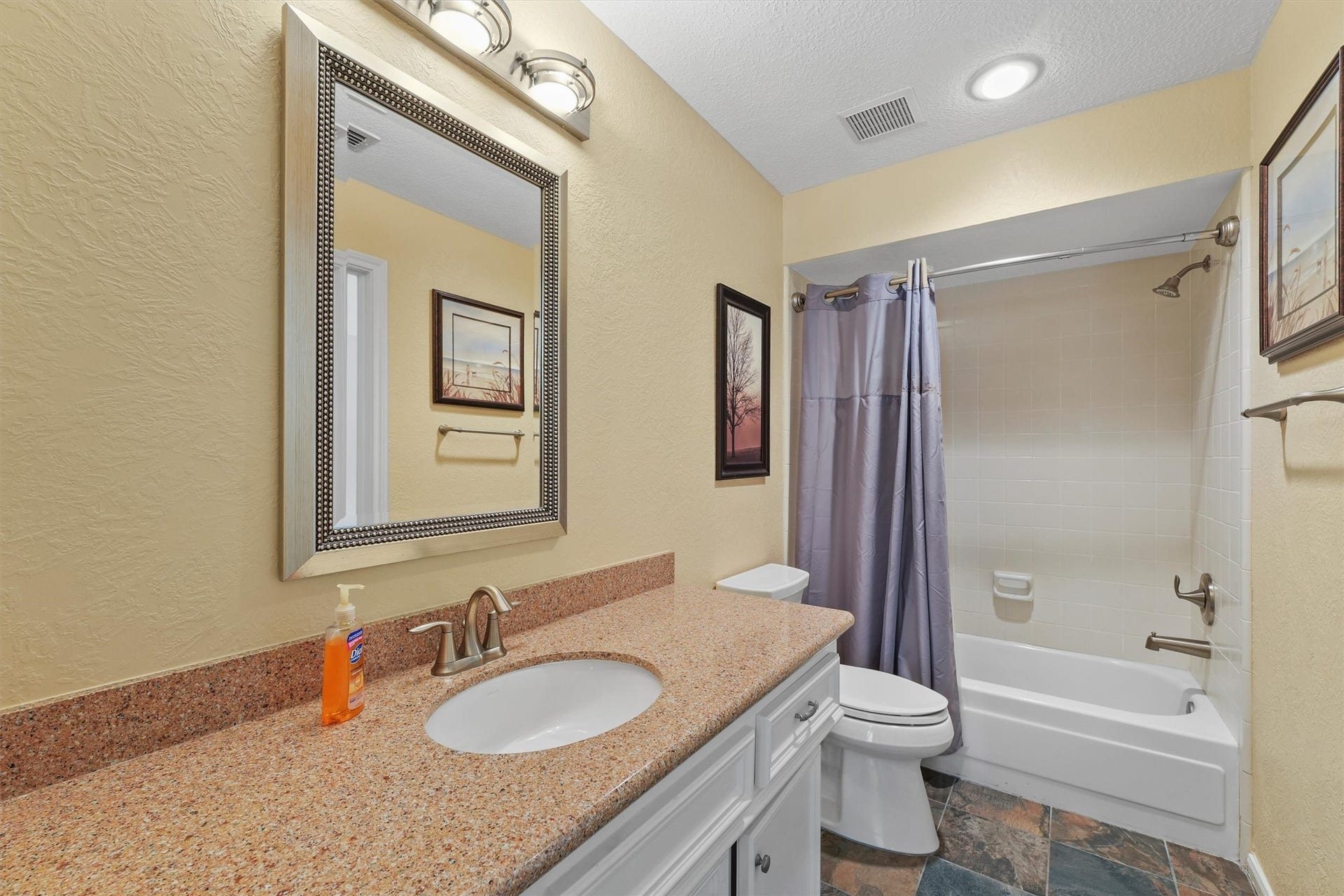 2023 Forest Garden Drive, Kingwood, TX 77345 Additional second floor bath