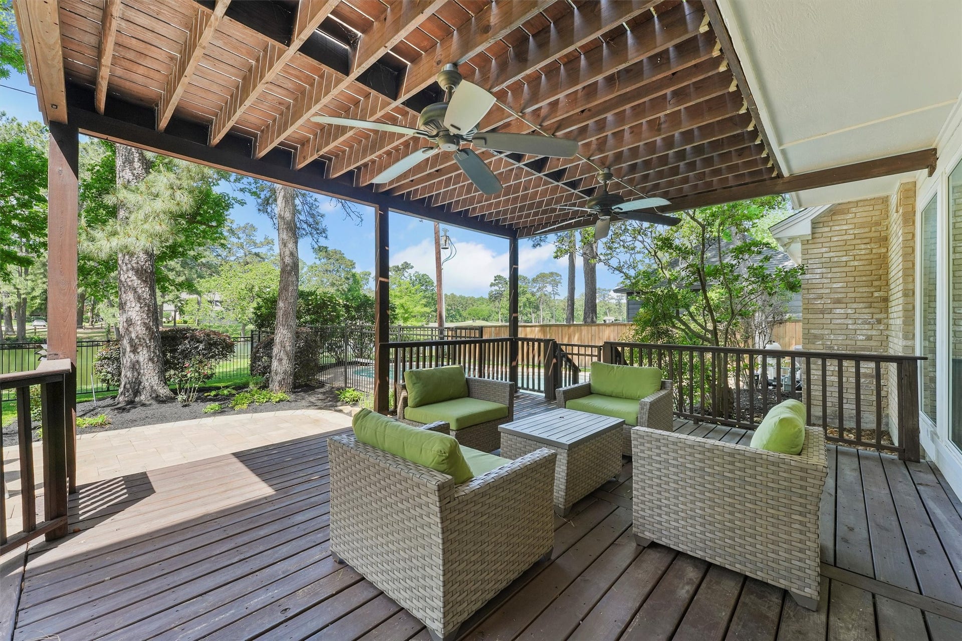 2023 Forest Garden Drive, Kingwood, TX 77345 Relax with a cool drink or a book on the covered patio!