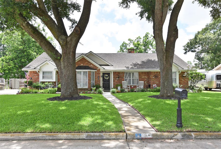 Property photo for 1823 Laurel Oaks Drive, Richmond, TX