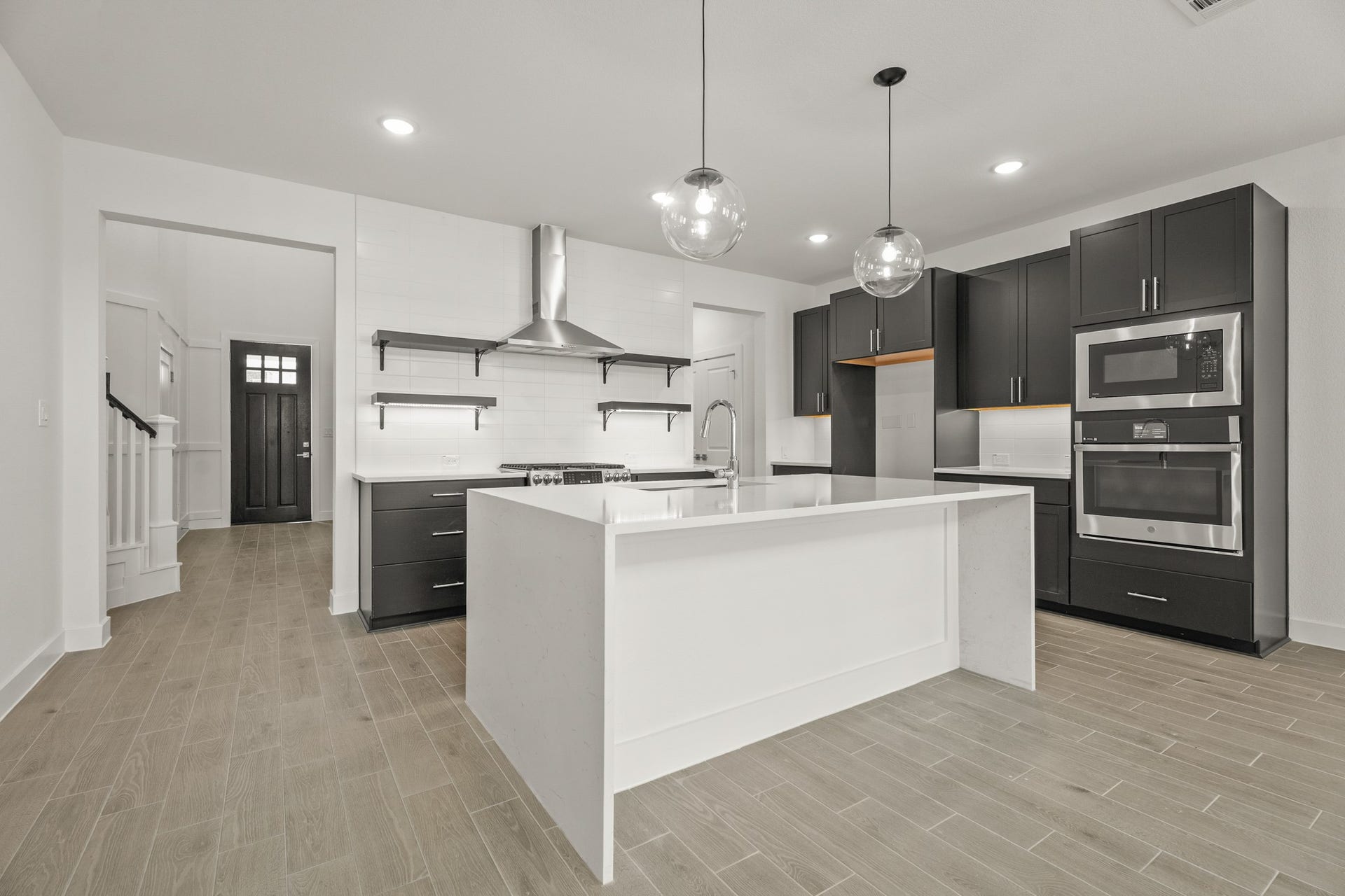 3045 Poplar Bluff Road, Magnolia, TX 77363 Gourmet island kitchen (*Photo not of actual home and used for illustration purposes only. Colors/finishes may differ from the ones currently selected in the home.)