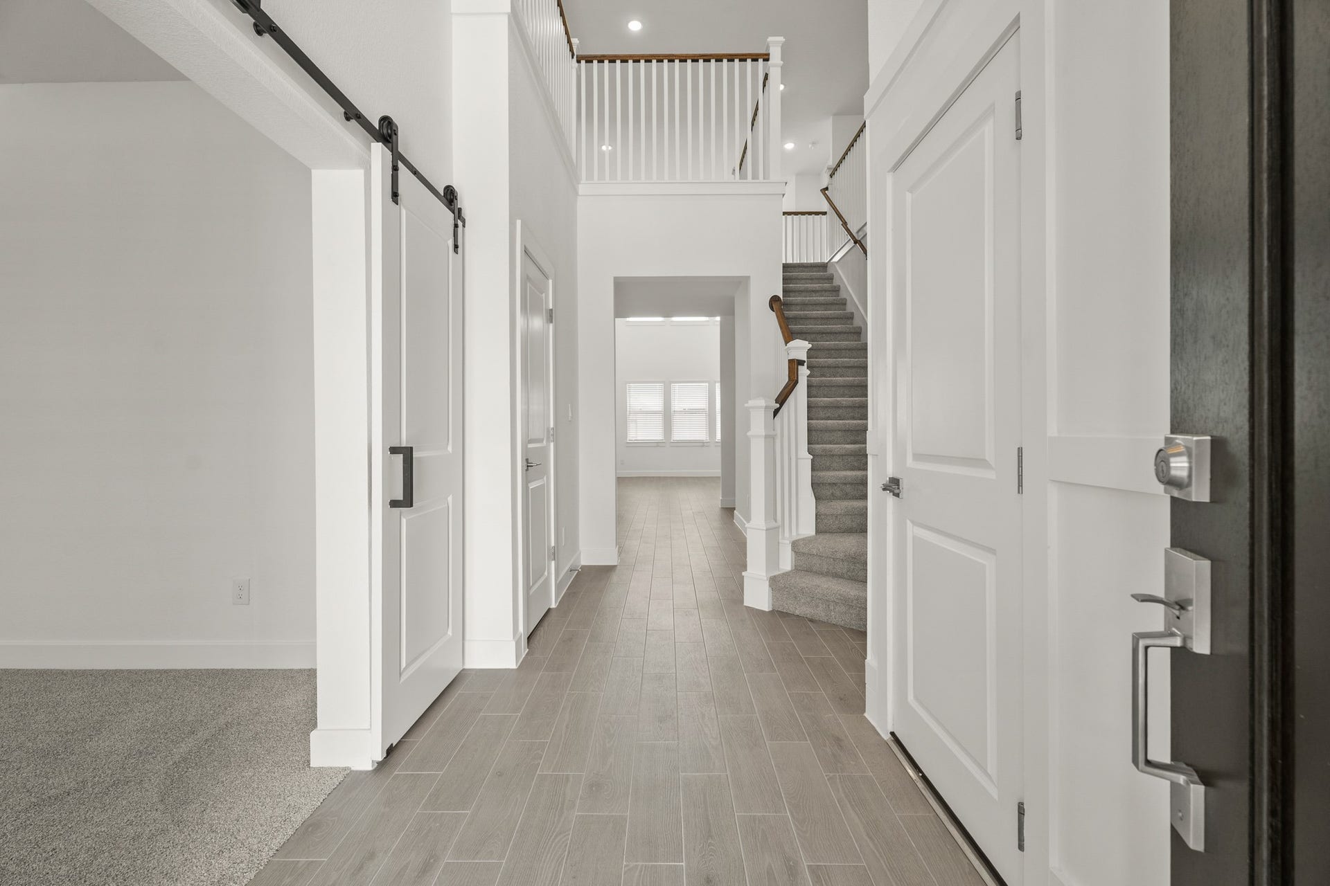 3045 Poplar Bluff Road, Magnolia, TX 77363 Inviting foyer (*Photo not of actual home and used for illustration purposes only.)