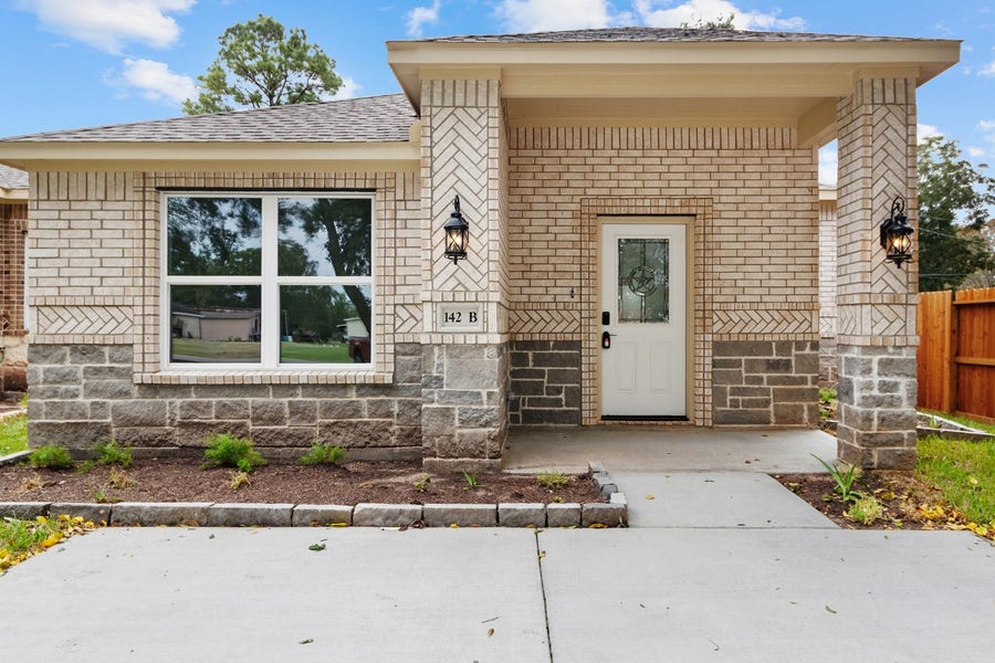 Property photo for 142B College Street, Fresno, TX