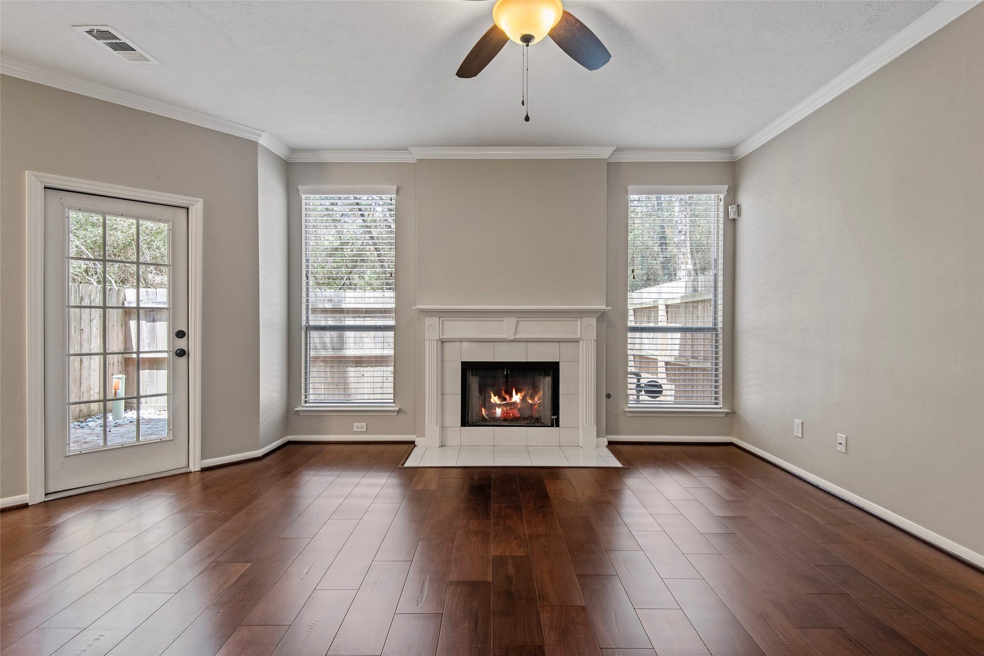 107 S Spiral Vine Circle, The Woodlands, TX 77381 107 S Spiral Vine Circle, The Woodlands, TX 77381