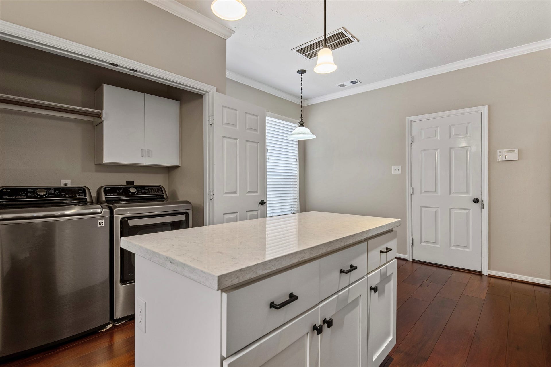 107 S Spiral Vine Circle, The Woodlands, TX 77381 107 S Spiral Vine Circle, The Woodlands, TX 77381