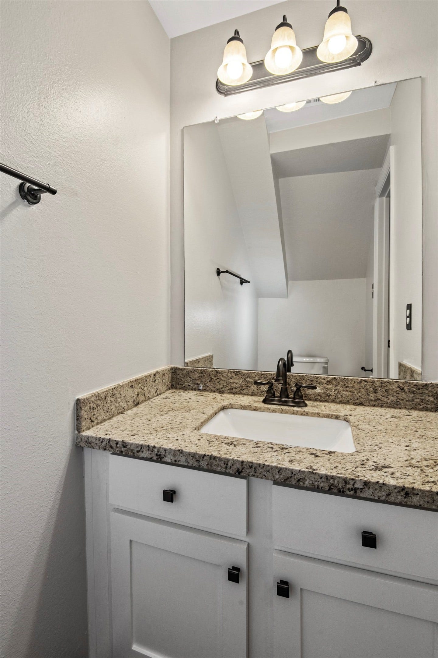 107 S Spiral Vine Circle, The Woodlands, TX 77381 107 S Spiral Vine Circle, The Woodlands, TX 77381