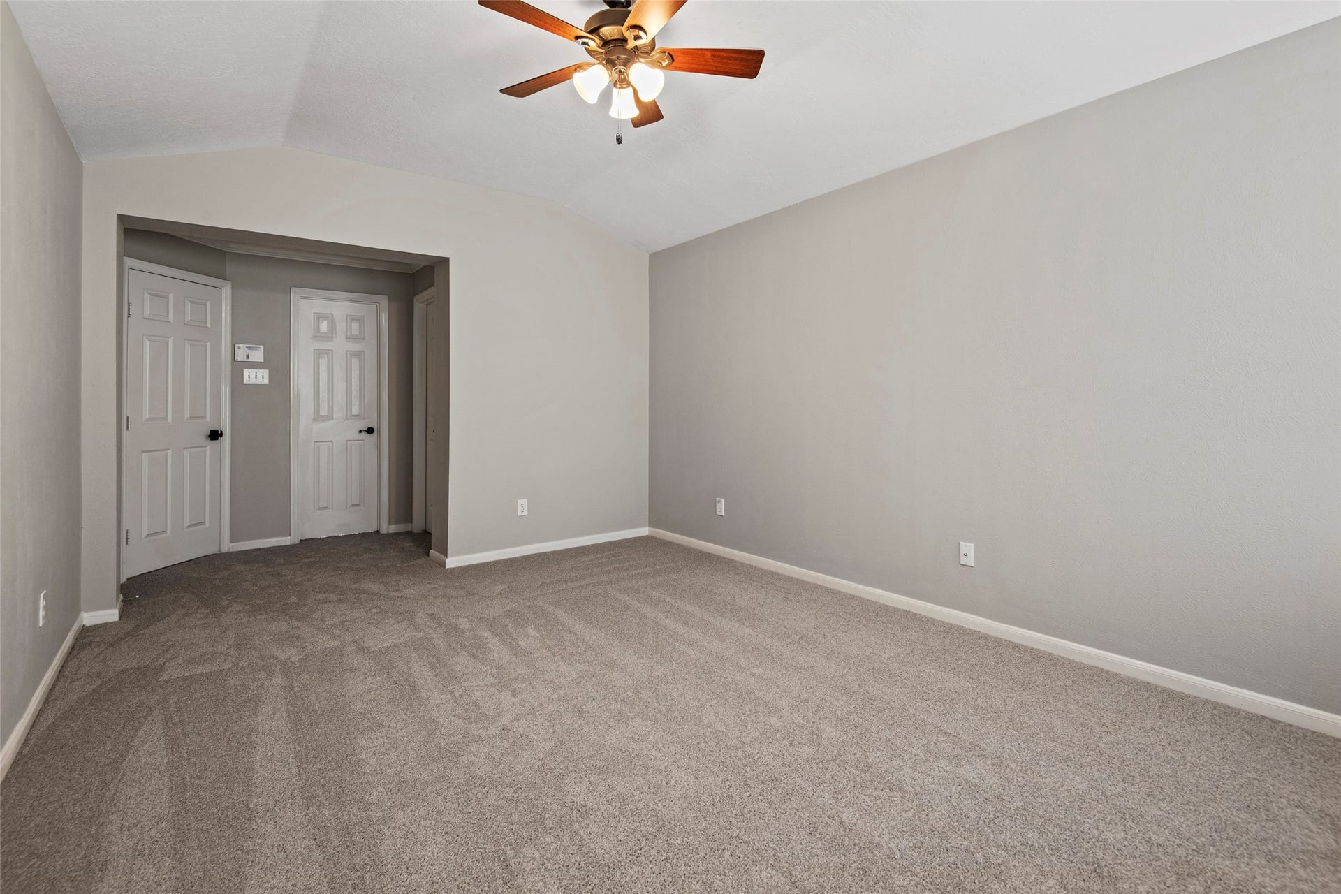 107 S Spiral Vine Circle, The Woodlands, TX 77381 107 S Spiral Vine Circle, The Woodlands, TX 77381