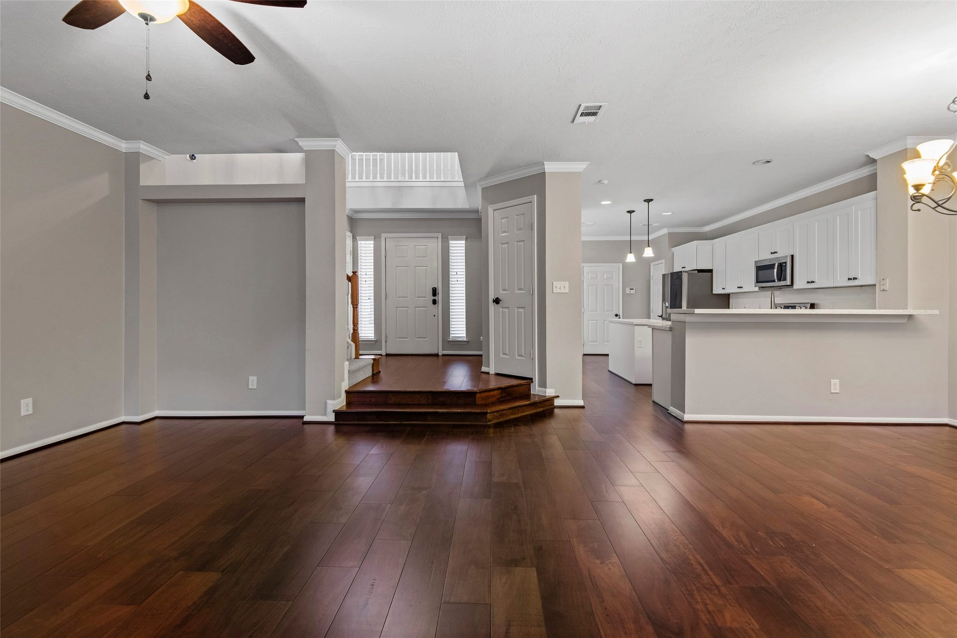 107 S Spiral Vine Circle, The Woodlands, TX 77381 107 S Spiral Vine Circle, The Woodlands, TX 77381