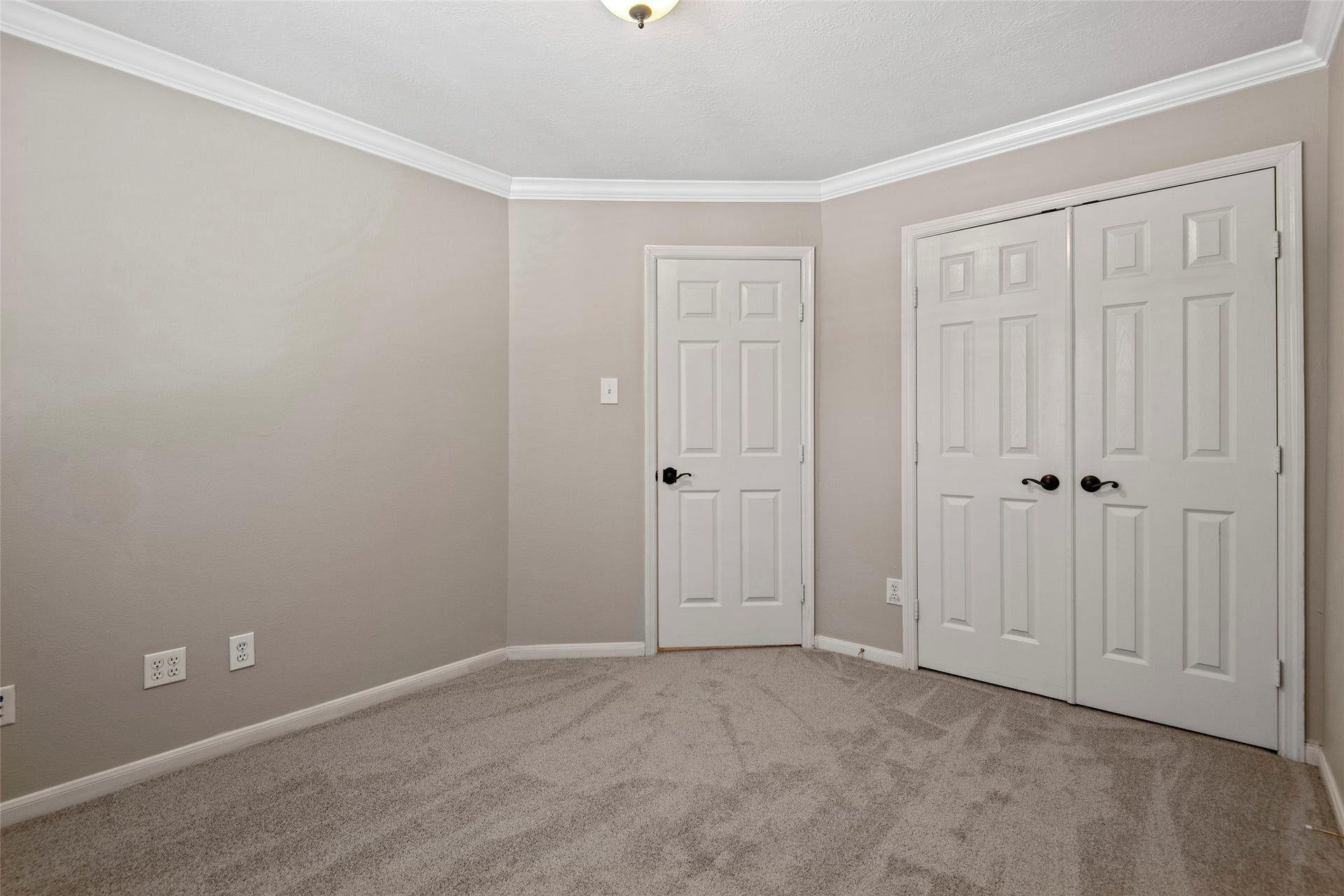 107 S Spiral Vine Circle, The Woodlands, TX 77381 107 S Spiral Vine Circle, The Woodlands, TX 77381